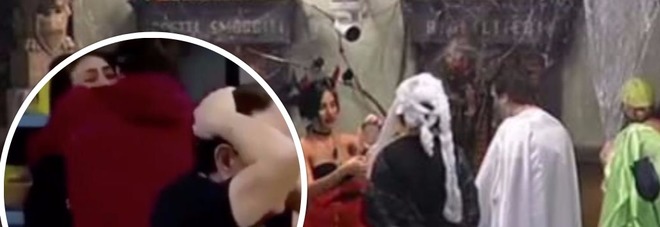 Halloween nella casa del Grande Fratello: i Vip perdono il controllo e Cecilia picchia Malgioglio Halloween nella casa del Grande Fratello: i Vip perdono il controllo e Cecilia picchia Malgioglio