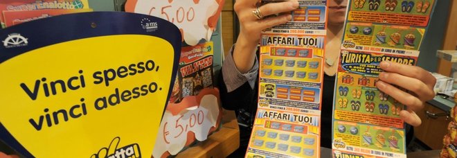Grosseto, vince 5 milioni al Gratta e Vinci: donna sviene in tabaccheria Grosseto, vince 5 milioni al Gratta e Vinci: donna sviene in tabaccheria