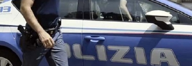 Su uno scooter rubato
si schiantano su auto
della polizia: agenti feriti