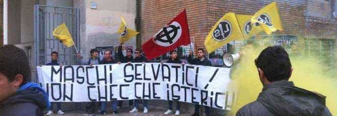 Giulio Cesare, testo su sesso gay in classe: prof denunciati. Protesta omofoba contro libro della Mazzucco Giulio Cesare, testo su sesso gay in classe: prof denunciati. Protesta omofoba contro libro della Mazzucco