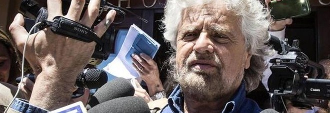 Genova, Grillo zittisce le proteste: «Chi dissente si faccia altro partito» Genova, Grillo zittisce le proteste: «Chi dissente si faccia altro partito»