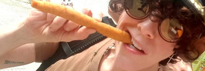 Taranta, l'italoamericana LP gira un videoclip a Nociglia e poi viene conquistata dai panzerotti di Soleto Taranta, l'italoamericana LP gira un videoclip a Nociglia e poi viene conquistata dai panzerotti di Soleto