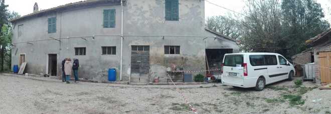 Accoltella il rivale davanti
all’ex moglie e ai figlioletti
«L'ho fatto per gelosia»