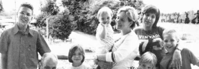 La maxi famiglia Scalco in una foto d'archivio La maxi famiglia Scalco in una foto d'archivio