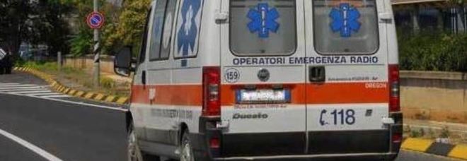 Incidente mentre va al lavoro: l'auto si ribalta, lui sbalzato. Muore a 21 anni Incidente mentre va al lavoro: l'auto si ribalta, lui sbalzato. Muore a 21 anni