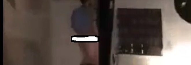 Un frame del video ripreso dai passanti Un frame del video ripreso dai passanti