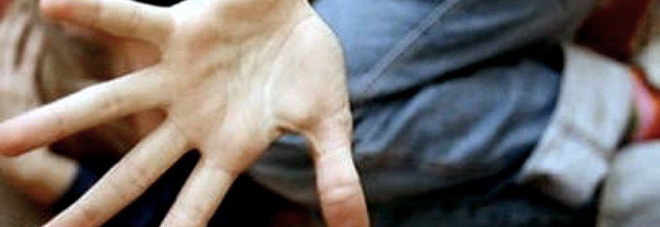 A 13 anni stuprata e segregata «Se parli chiamiamo gli amici rom» A 13 anni stuprata e segregata «Se parli chiamiamo gli amici rom»