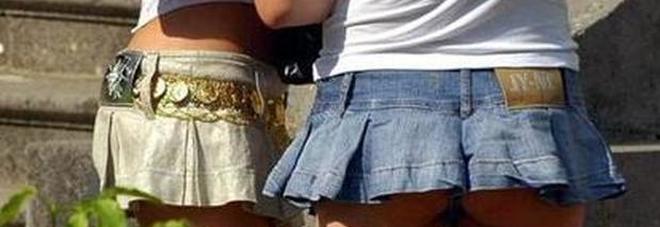 Si fanno offrire da bere e poi sesso in bagno: l'Adunata è a luci rosse Si fanno offrire da bere e poi sesso in bagno: l'Adunata è a luci rosse