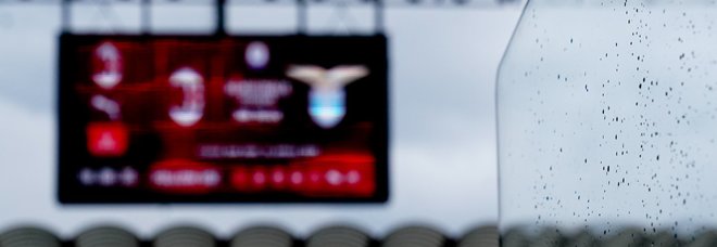 Cori razzisti dei tifosi della Lazio verso Bakayoko all'ingresso di San Siro
