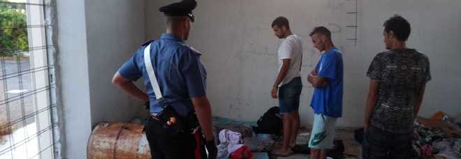 Blitz all'hotel e nella vecchia
casa divenuti rifugio
di sbandati e clandestini