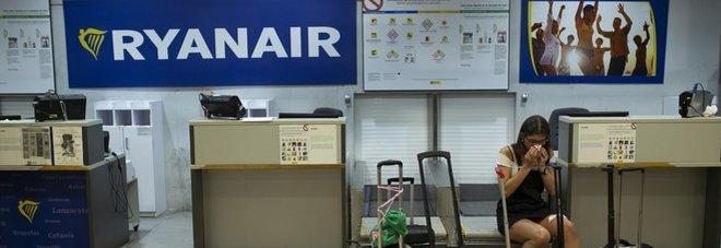RyanAir, addio al bagaglio a mano gratis: ecco da quando e quanto si pagherà RyanAir, addio al bagaglio a mano gratis: ecco da quando e quanto si pagherÃ