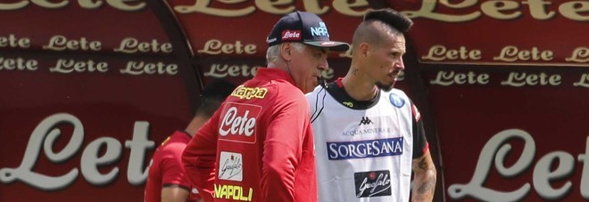 Il Napoli di Ancelotti prende forma:
prime prove con Hamsik regista