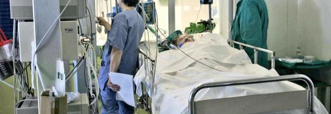 Paziente in coma etilico rischia la vita: salvato grazie alla trasfusione con 15 lattine di birra Paziente in coma etilico rischia la vita: salvato grazie alla trasfusione con 15 lattine di birra