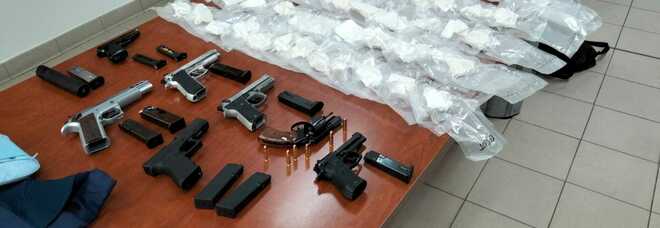 Armi e droga in casa, 40enne di Aprilia arrestato