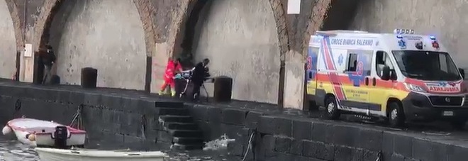 I soccorsi al porto di Amalfi I soccorsi al porto di Amalfi