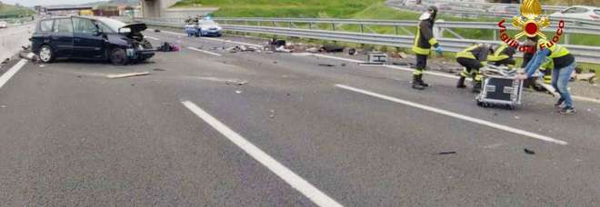 Si ribalta con l'auto: un ferito grave
Due chilometri di coda sull'A14