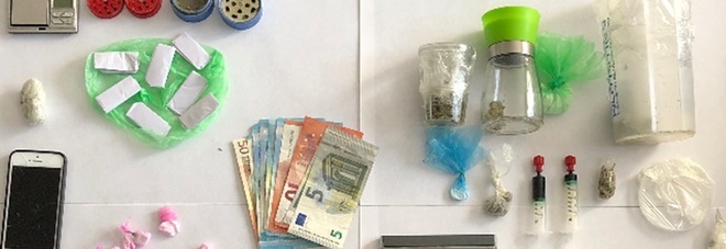 La droga sequestrata ai due ragazzi arrestati dai carabinieri di Cividale del Friuli La droga sequestrata ai due ragazzi arrestati dai carabinieri di Cividale del Friuli