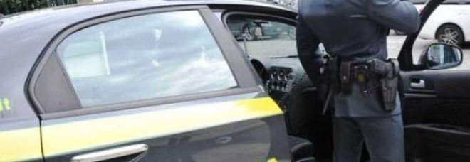 Napoli, la truffa del family banker: svuotati i conti dei clienti in fin di vita