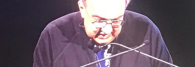 L'ad di Fca Sergio Marchionne in maglioncino e cravatta blu in collegamento durante la presentazione del piano strategico 2018-2022 di Fca L'ad di Fca Sergio Marchionne in maglioncino e cravatta blu in collegamento durante la presentazione del piano strategico 2018-2022 di Fca