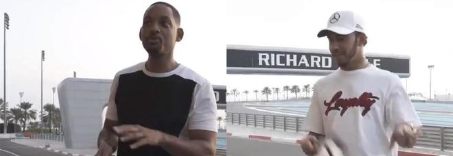 Will Smith dà lezioni a Lewis Hamilton: «Così si sventola la bandiera a scacchi»