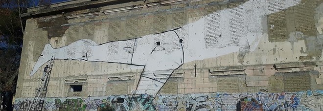 Arco Felice, un mega murales sulla facciata dell'ex Convitto Monachelle Arco Felice, un mega murales sulla facciata dell'ex Convitto Monachelle