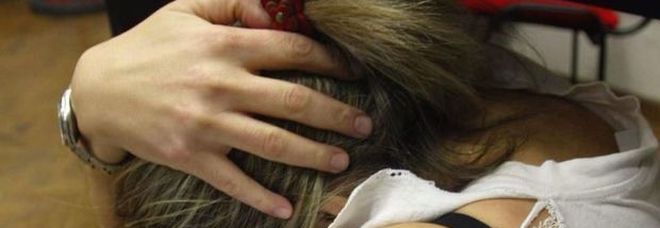 Violenza sulle donne, carcere fino a 14 anni per chi sfregia una donna