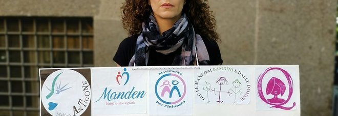 Laura a Montecitorio per protestare: aiuto mi vogliono togliere mio figlio come nel caso di Bibbiano