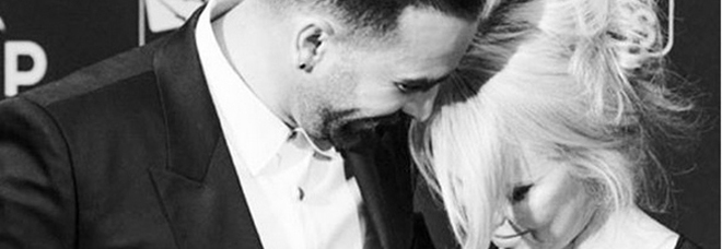 Pamela Anderson divorzia
da Adil Rami: «Un mostro
la mia vita una bugia»