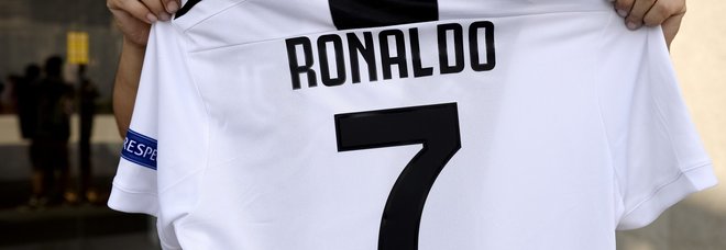 Ronaldo mania, venduta una maglia al minuto