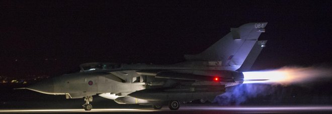 Siria, forte esplosione in una base militare ad Aleppo: morti militari iraniani, molti feriti Siria, forte esplosione in una base militare ad Aleppo: morti militari iraniani, molti feriti