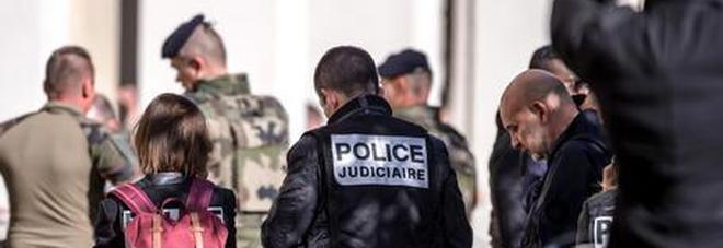 Terrorismo, attentato sventato in Francia: arrestati due fratelli egiziani, volevano fabbricare veleno al ricino Terrorismo, attentato sventato in Francia: arrestati due fratelli egiziani, volevano fabbricare veleno al ricino