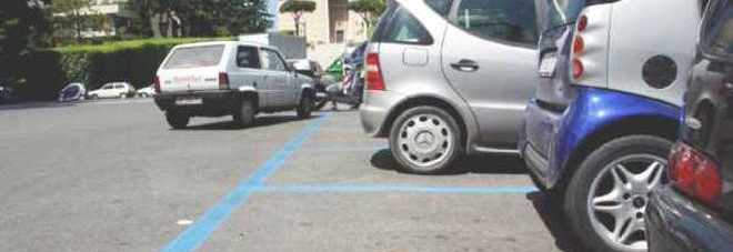 Strisce blu, tariffe sempre più care: Milano batte Roma Strisce blu, tariffe sempre più care: Milano batte Roma