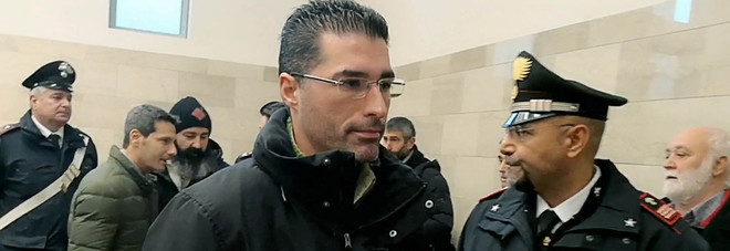 Banditi in casa, spara: «Reazione spropositata, lui voleva colpirli» Banditi in casa, spara: «Reazione spropositata, lui voleva colpirli»