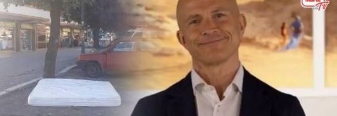 Giorgio Mastrota fa un appello contro l'abbandono dei materassi per strada Giorgio Mastrota fa un appello contro l'abbandono dei materassi per strada