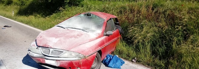 Investe un uomo e poi si ribalta con l'auto
Un morto e una donna ferita grave