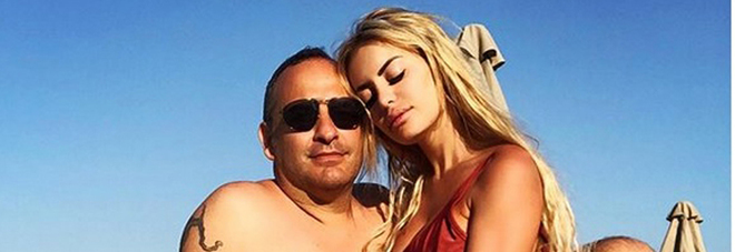 Elena Morali, dedica a Scintilla
per l'anniversario. La risposta:
«Me lo potevi dire di persona»
