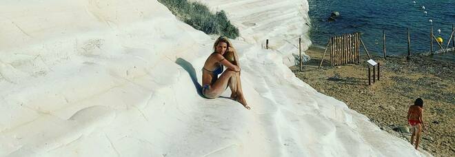 Michelle Hunziker alla Scala dei Turchi si difende: «Non c'erano cartelli, ero in buona fede»