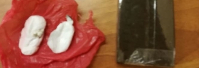 In autobus con addosso hashish e cocaina: arrestato 27enne In autobus con addosso hashish e cocaina: arrestato 27enne