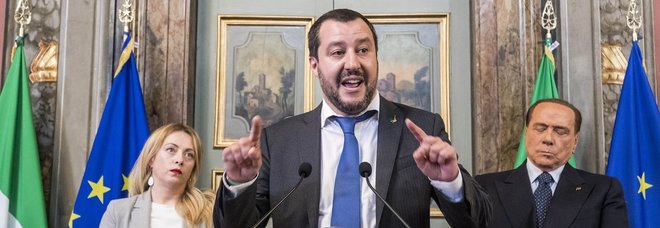 Salvini al Senato dopo l'incontro con Casellati Salvini al Senato dopo l'incontro con Casellati
