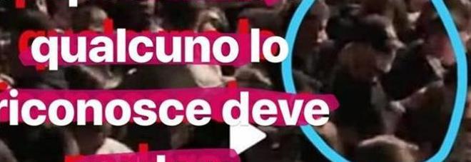 Corinaldo, sui social la foto di un ragazzo con la mascherina: «Chi lo riconosce parli» Corinaldo, sui social la foto di un ragazzo con la mascherina: «Chi lo riconosce parli»