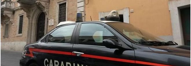 Litiga col compagno
e lo ferisce a colpi di coltello
Indagano i carabinieri