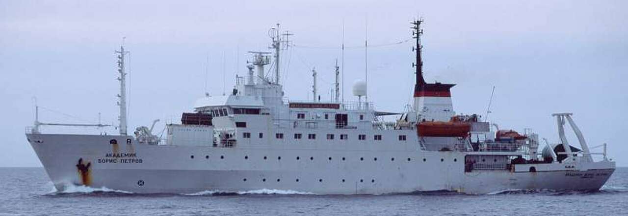 Sottomarino russo agita il mare delle Shetland: rischio sabotaggi per gas e comunicazioni?