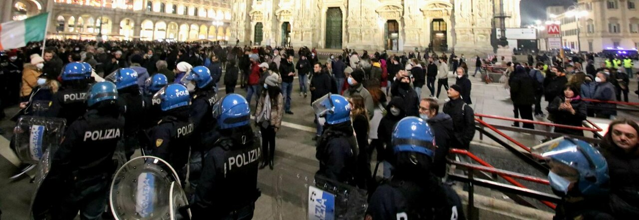 No vax, flop dei cortei tra lo shopping. Il Papa: niente Immacolata