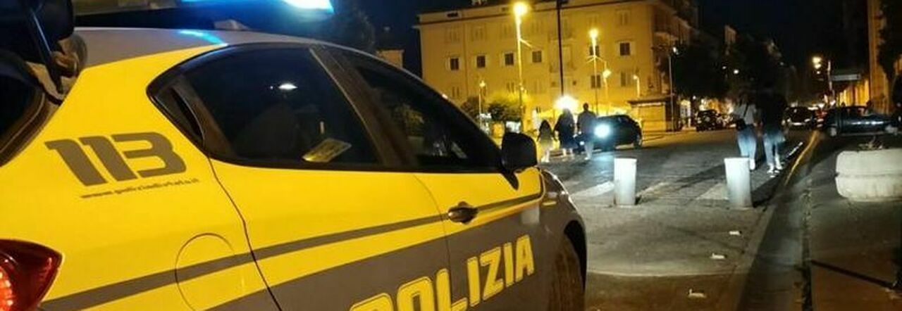 Napoli: Tentano Di Rapinare Un'auto Ma Cadono Dallo Scooter Rubato ...