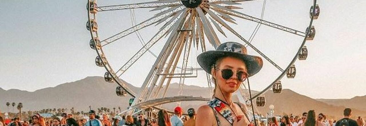 Coachella 2022, cosa andrà di moda? Dalle stampe psichedeliche alle frange, gli hippie sono tornati