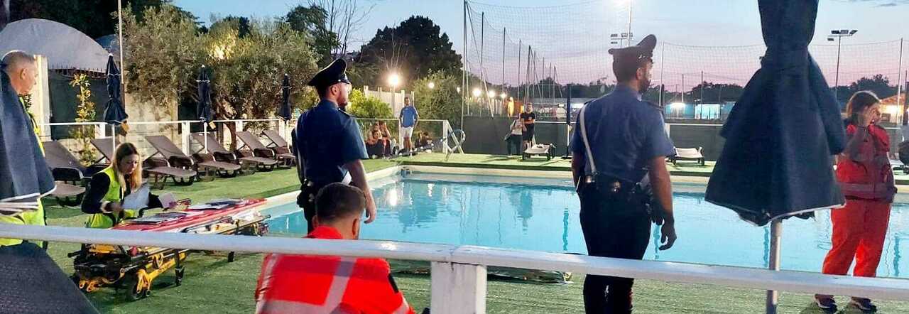 Roma, bimbo cade in piscina e affoga in un centro sportivo: il piccolo aveva 3 anni