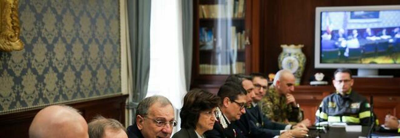Il tavolo sulla Terra dei Fuochi presieduto ieri dal prefetto Michele di Bari