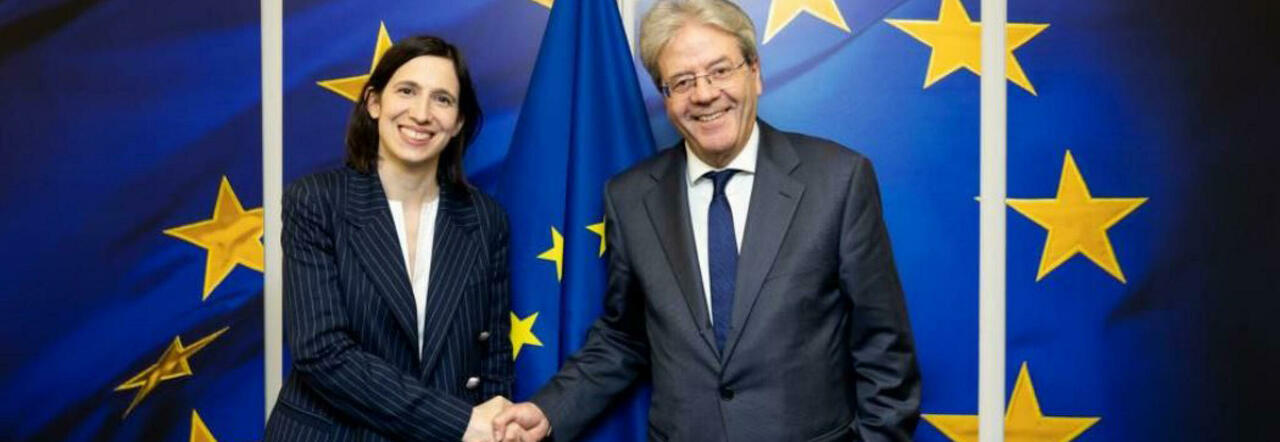 La segretaria del Partito Democratico, Elly Schlein, con il commissario europeo all'Economia Paolo Gentiloni