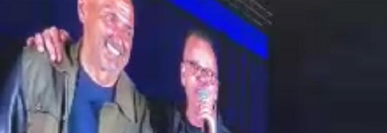 Spalletti in lacrime al concerto di D'Alessio: «Non esiste cosa più bella dei napoletani»