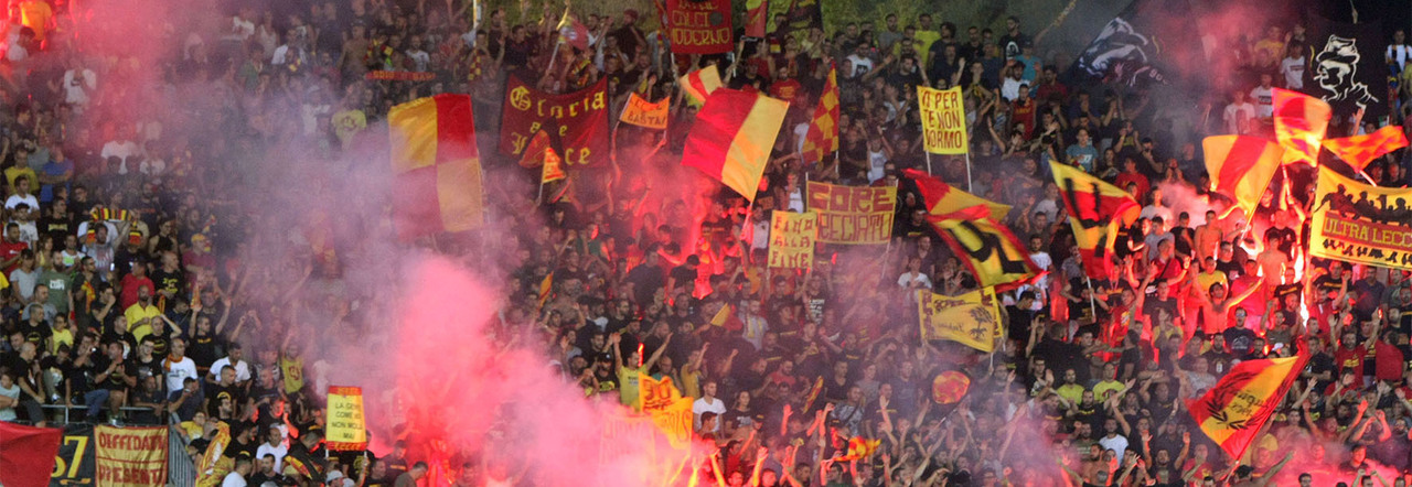 Tira fumogeno allo stadio col volto coperto: beccato – lasiciliaweb